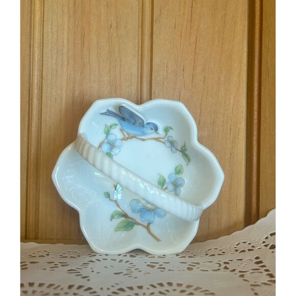 Vintage Hand-Painted Porcelain Floral Basket With Bluebird Design Made in Japan - Picture 2 of 4